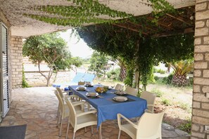 Outdoor dining - Beach Villa Olivia (Lumbarda)