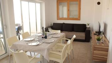 Villa | In-room dining