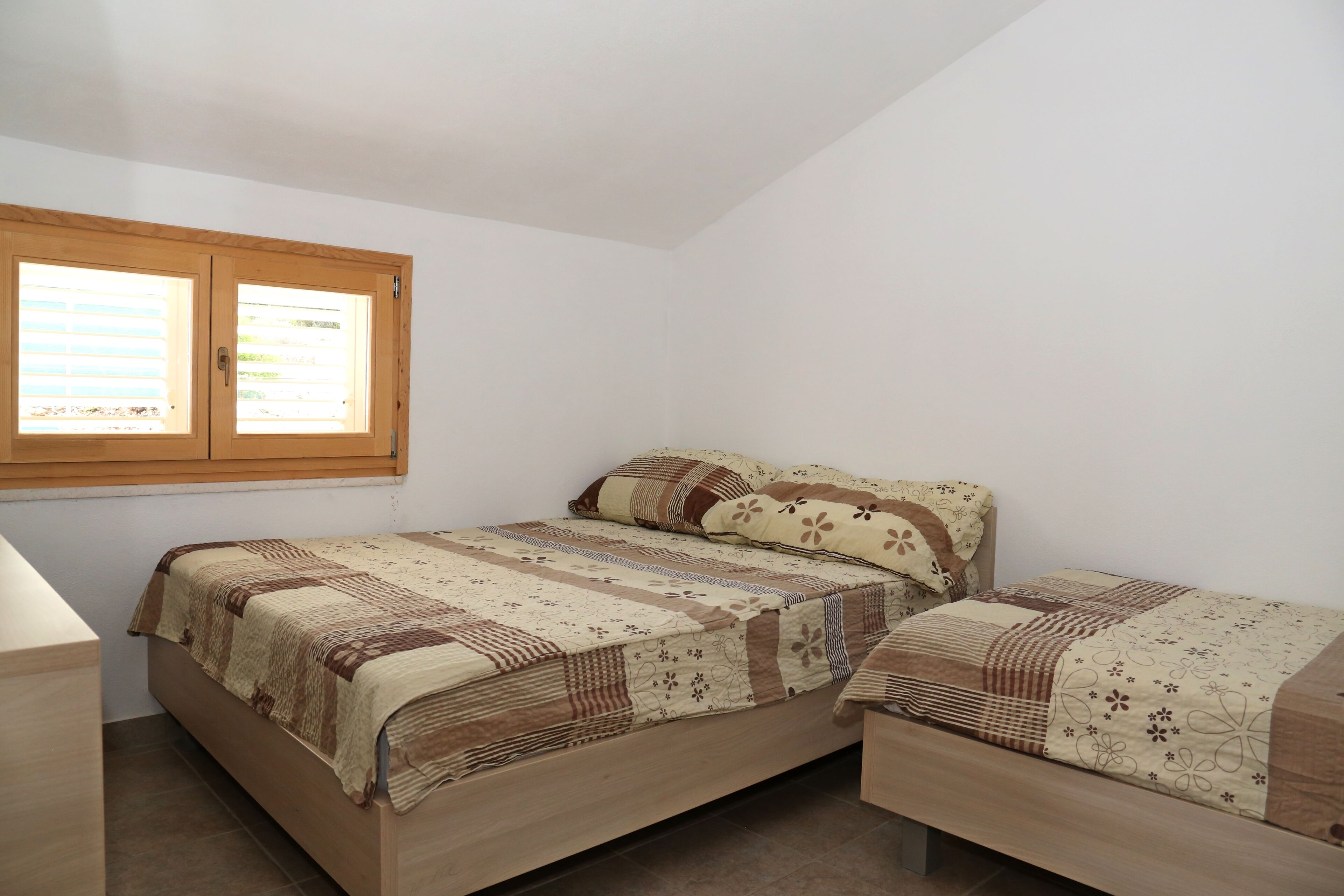 4 chambres, bureau, draps fournis