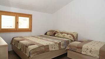 4 chambres, bureau, draps fournis