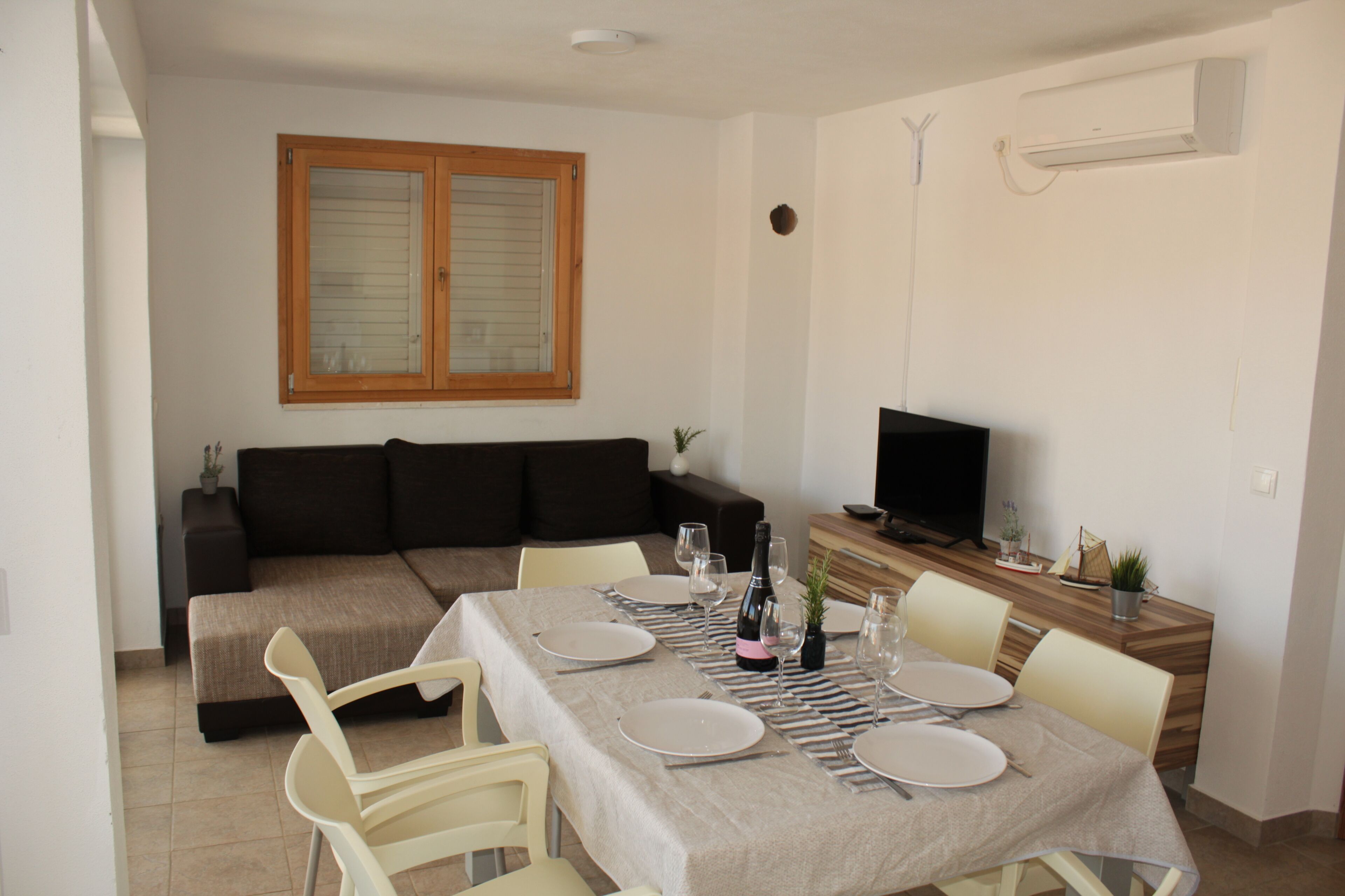 Villa | In-room dining
