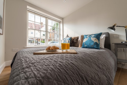 Hampden Apartments - the Diana