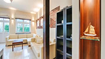 Studio (6) | 1 bedroom, laptop workspace, iron/ironing board, bed sheets