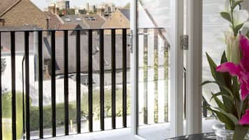 Apartemen, 2 kamar tidur | Balkon