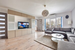 Departamento (24) | Tabla de planchar con plancha y ropa de cama