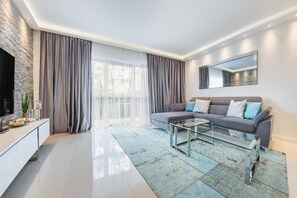 Departamento (21, Rezydencja Victoria) | Tabla de planchar con plancha y ropa de cama