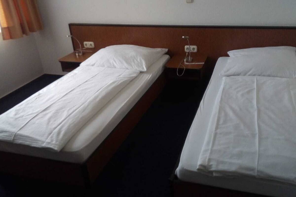 Kamar Twin | Seprai antialergi, setrika/meja setrika, dan Wi-Fi gratis