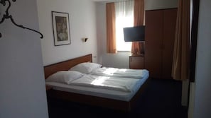 Camera doppia | Biancheria da letto ipoallergenica, ferro/asse da stiro, Wi-Fi gratuito