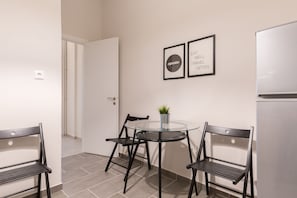 Apartment | Eigene Küche | Großer Kühlschrank, Mikrowelle, Ofen, Herdplatte