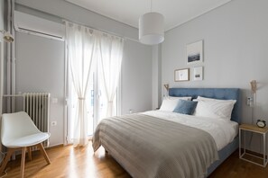 1 bedroom, desk, laptop workspace, blackout curtains - UPSTREET Modern Flat next to the USA Embassy (Athens)