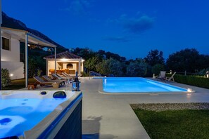 A swimming pool with a hot tub and lounge chairs, surrounded by a well-maintained lawn and a mountain backdrop. - VILLA BEYBE with Jacuzzi, a private 50sqm pool, Billiard, free WIFI, 3 bedrooms (Gata)