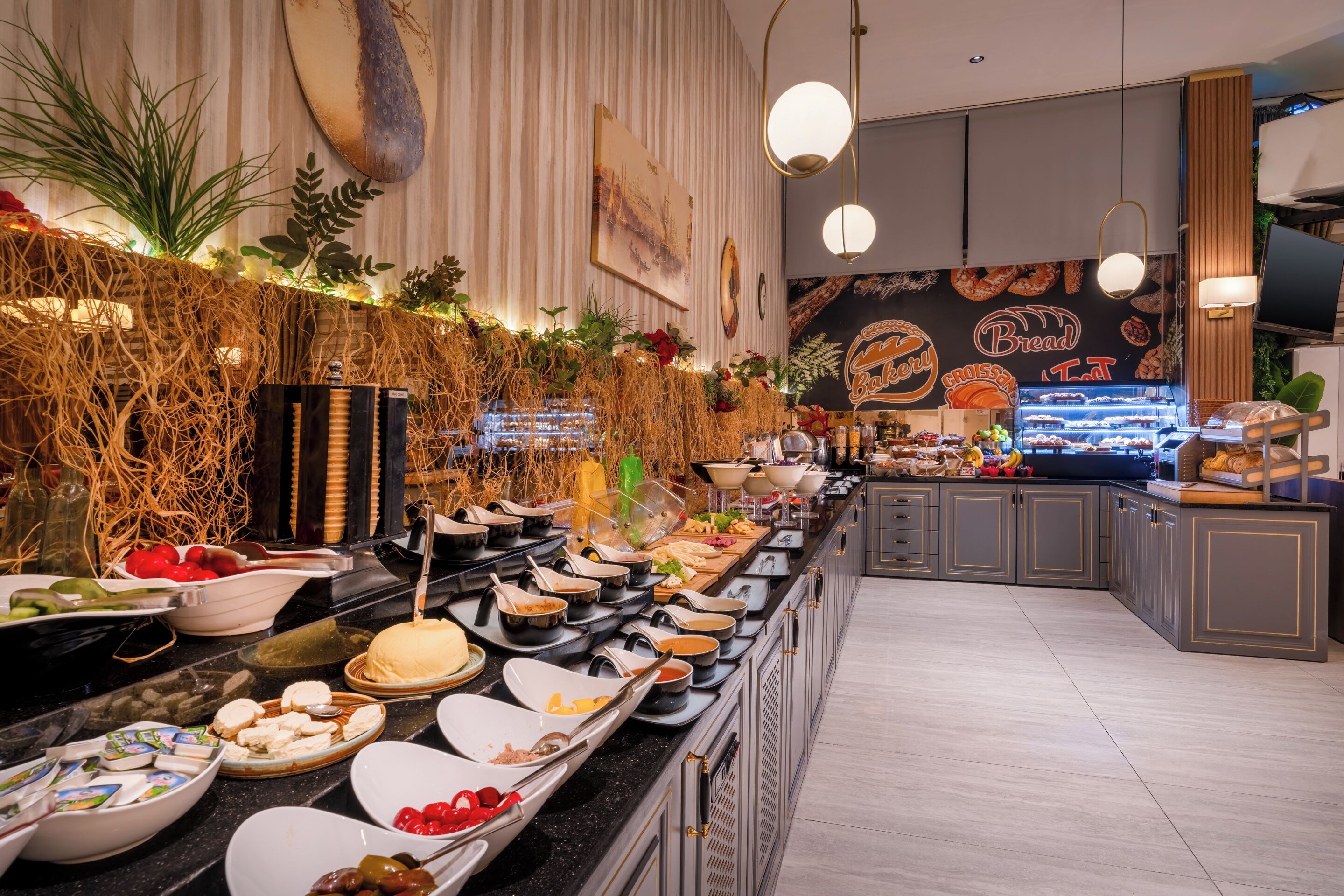 Tägliches Frühstücksbuffet (15 EUR pro Person)