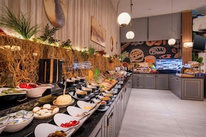 Bữa sáng buffet hàng ngày với phụ phí nhỏ 