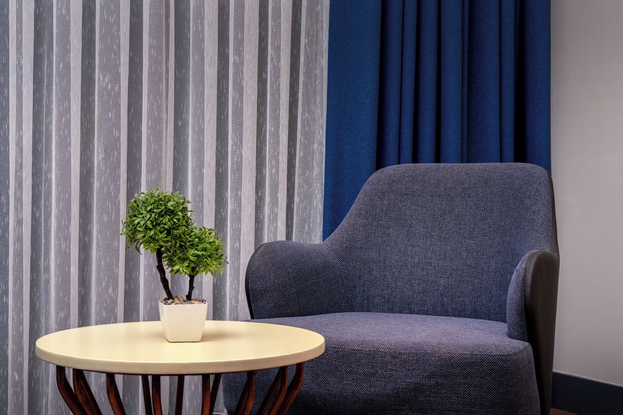 32 インチのスマートテレビ (衛星放送視聴可)、テレビ、床暖房