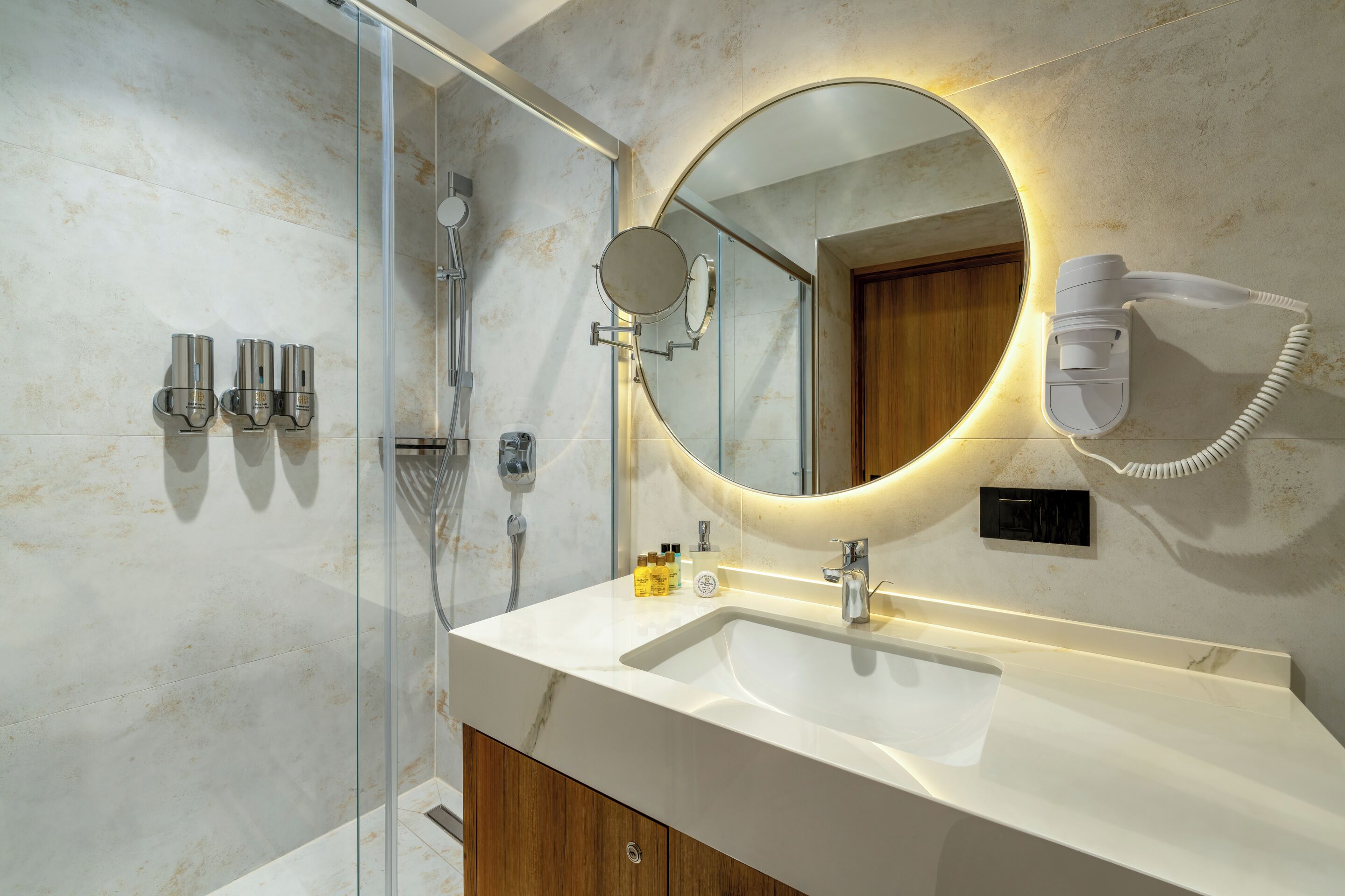 shower, rainfall showerhead, free toiletries, hair dryer