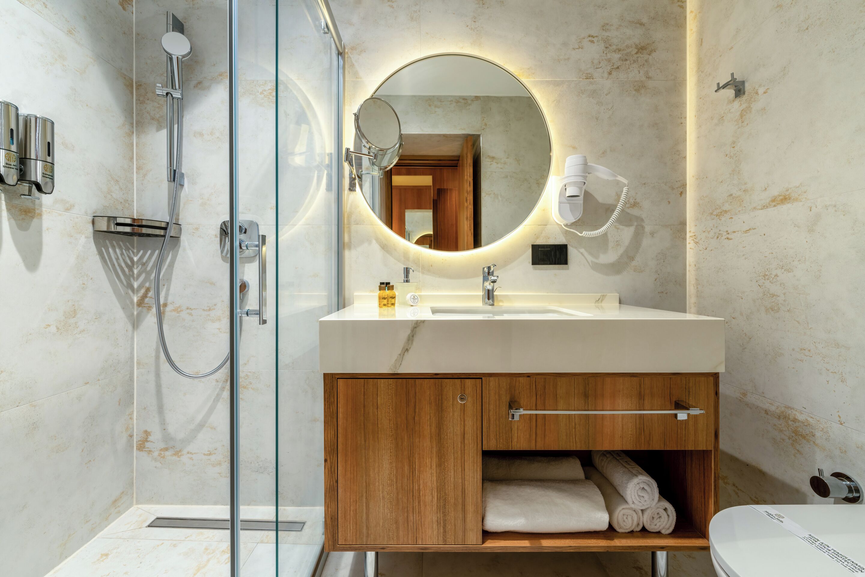 shower, rainfall showerhead, free toiletries, hair dryer