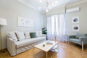 Apartment, 1 Bedroom (Acropolis Heart in Plaka) | Living area