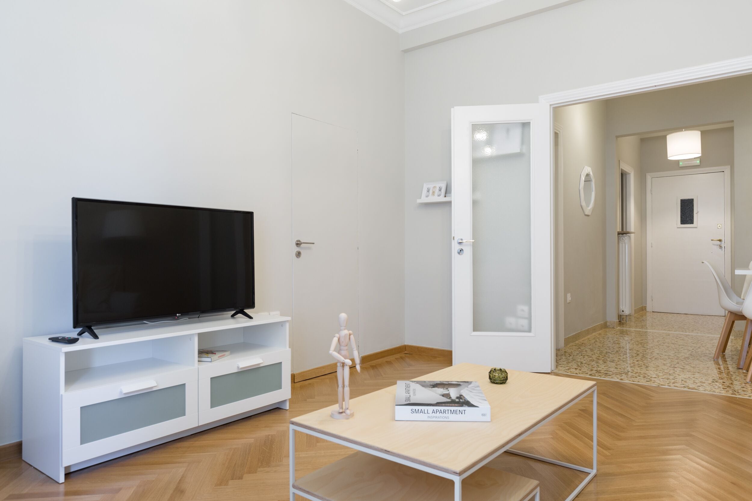 アパートメント 1 ベッドルーム (Acropolis Heart in Plaka) | リビング エリア | 43 インチのスマートテレビ (衛星放送視聴可)、テレビ、Netflix