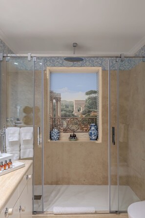 Dusche, Haartrockner, Bidet, Handtücher