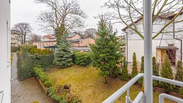 Appartement (D 12) | Uitzicht vanaf balkon
