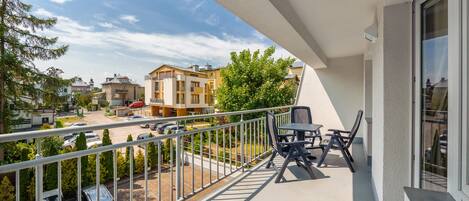2 bedrooms, individually decorated, individually furnished