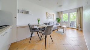 Apartament (A25) | In-room dining
