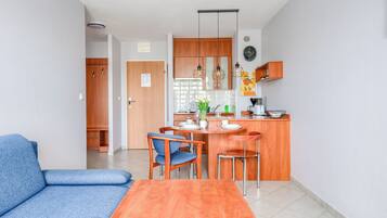 Apartment (B33) | Wohnbereich | Flachbildfernseher