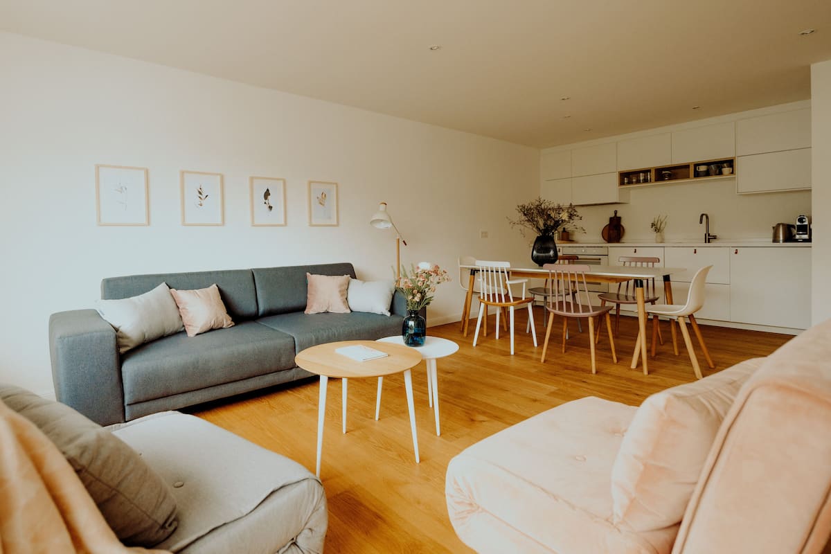 Cribs (free), WiFi (free), bed sheets