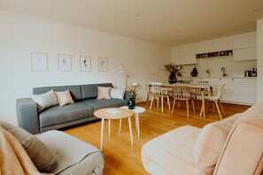 Cunas gratuitas, wifi gratis, ropa de cama
