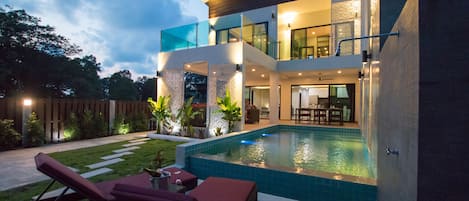 Fassade der Unterkunft â Abend/Nacht