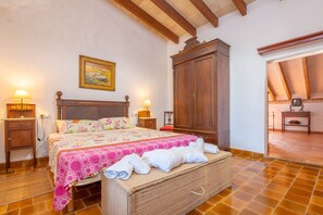 7 bedrooms, iron/ironing board, free WiFi, bed sheets