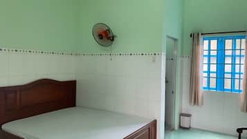 Double Room Single Use | Desk, free WiFi, bed sheets