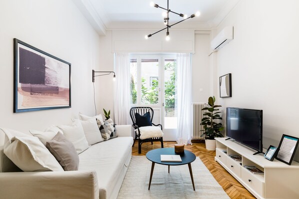 Apartment (Charming) | Dining