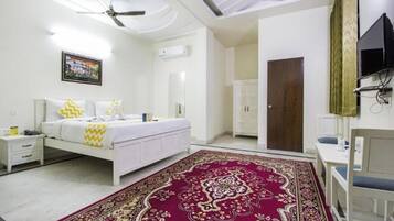 Suite | Skrivebord, strykejern/-brett, wi-fi (inkludert) og sengetøy