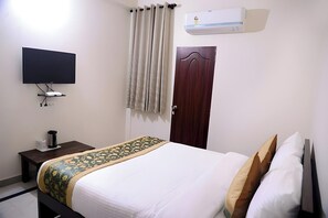 Deluxe Room | Desk, iron/ironing board, free WiFi, bed sheets - Hotel Dior Near Jal Mahal, Jaipur (Jaipur)