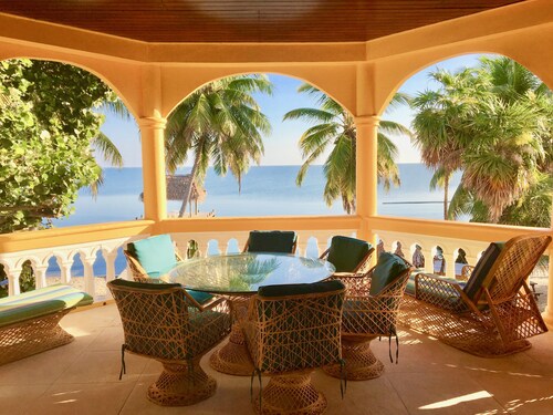 Luxury Beach Front Villa with FREE use of golf cart' and housekeeping - Sleep 6