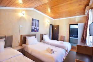 Chambre Triple Standard | Fer et planche à repasser, Wi-Fi gratuit