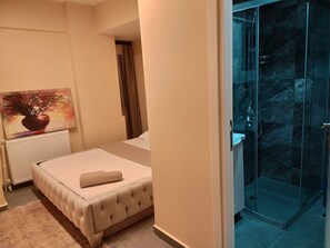 Comfort Double Room | Bathroom | Shower, free toiletries, hair dryer, towels - Noble House (Istanbul)