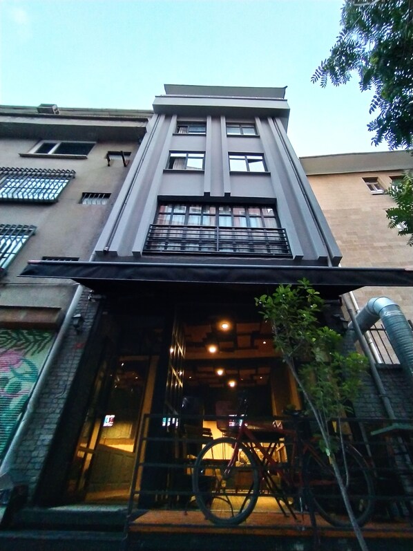 Exterior detail - Noble House (Istanbul)