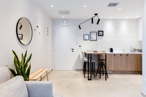 Dining - UPSTREET Luxury Apartments in Plaka (Athens)