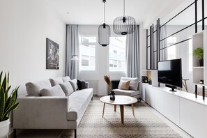 Apartment, 1 Bedroom (B) | Living area | 43-inch Smart TV with satellite channels, TV, Netflix - UPSTREET Luxury Apartments in Plaka (Athens)