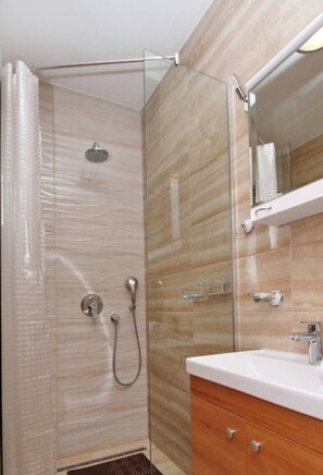 Apartment | Bathroom