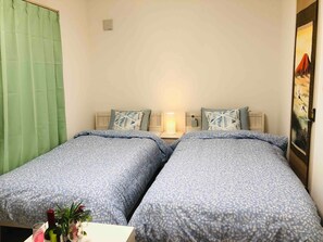 4 bedrooms, desk, free WiFi, bed sheets