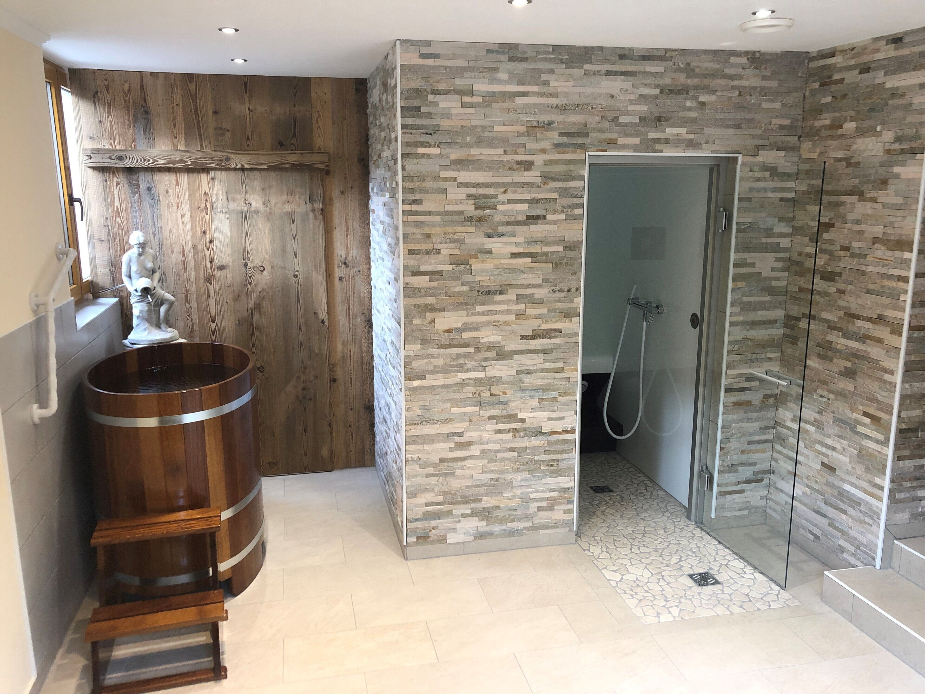 Een sauna, massagebehandelingen