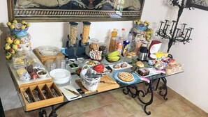 Tägliches inbegriffenes kontinentales Frühstück