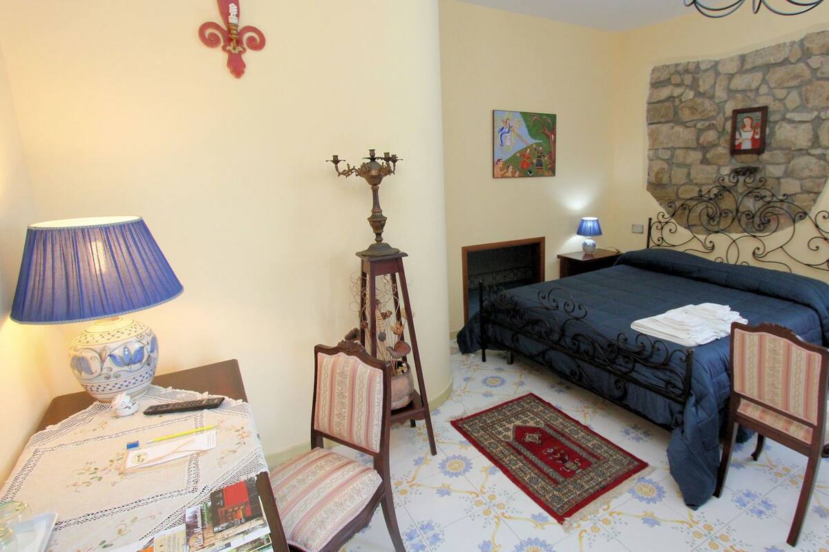 Coffres-forts dans les chambres, bureau, rideaux occultants
