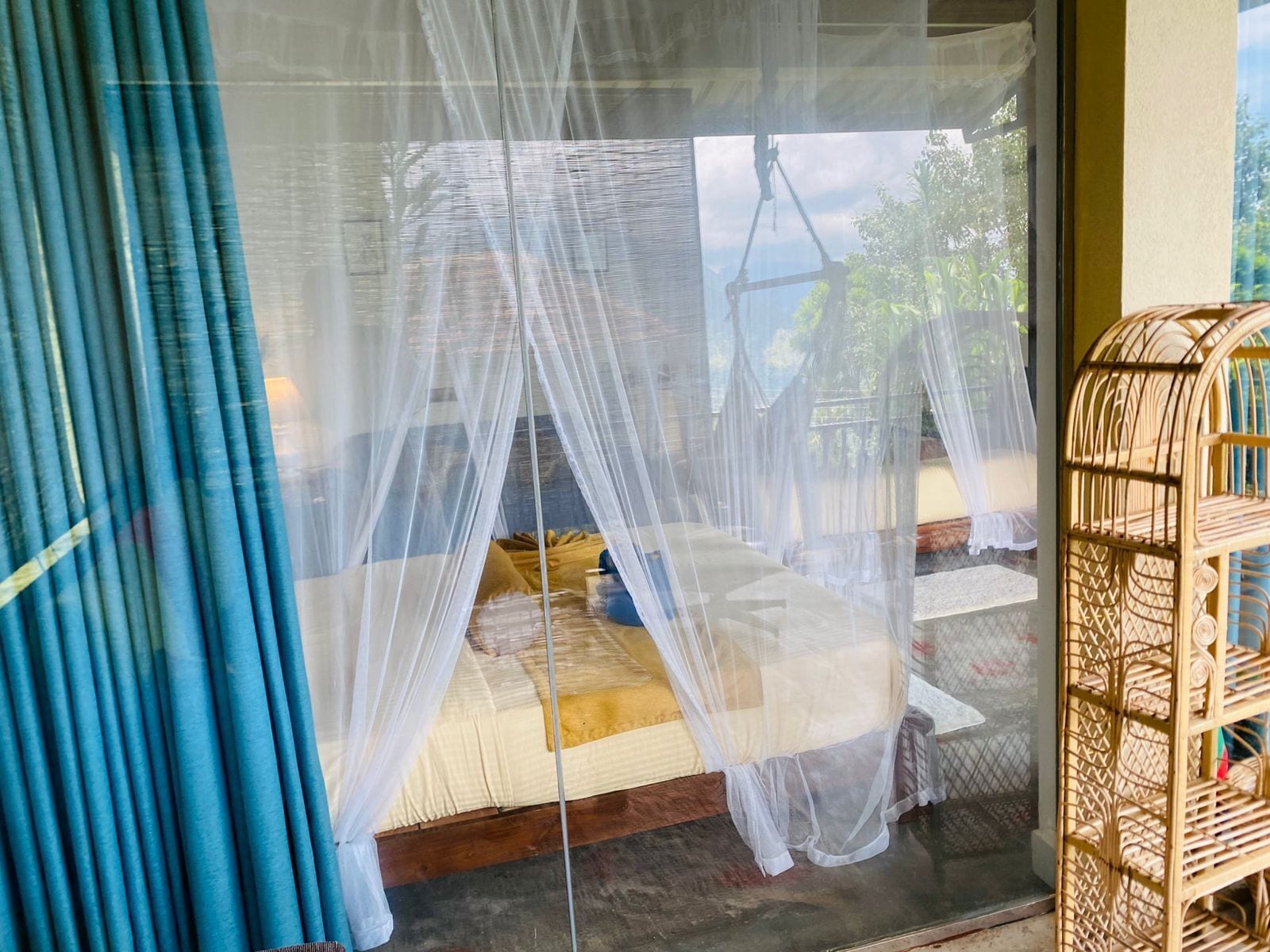 Family Room, Mountain View | Desk, soundproofing, free WiFi