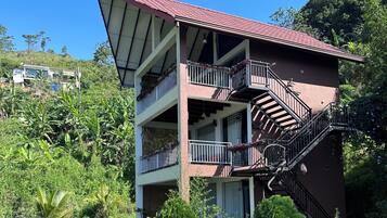 Bagian depan properti