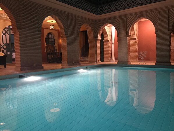 Indoor pool, outdoor pool - Authentic Riad Berber Palace 10 minutes from the Medina of Marrakech (Marrakech)
