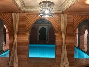 Indoor pool, outdoor pool - Authentic Riad Berber Palace 10 minutes from the Medina of Marrakech (Marrakech)